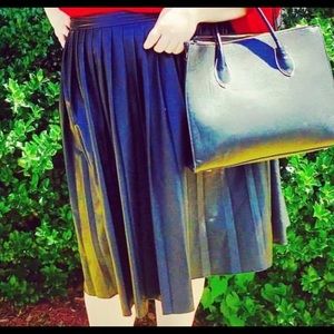 Black leather pleaded skirt to the knee